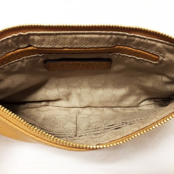 Michael Michael Kors Tan Leather Wallet Wristlet - Picture 2 of 8